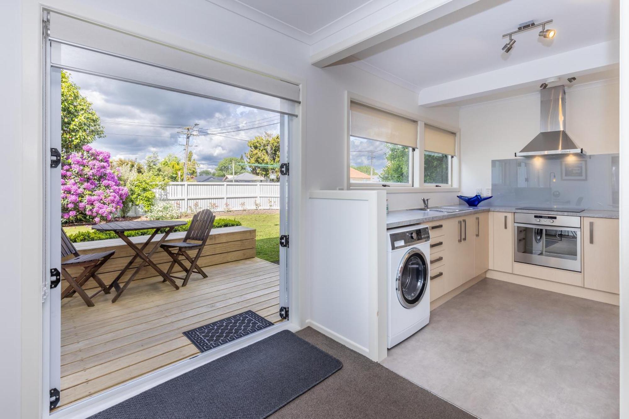2 Bedroom Home Away From Home Near Cbd & Private Parking Χάμιλτον Εξωτερικό φωτογραφία