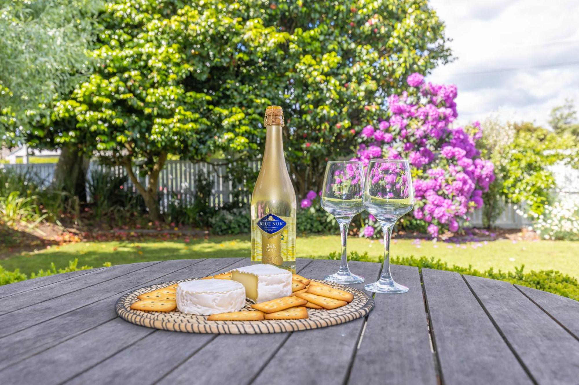 2 Bedroom Home Away From Home Near Cbd & Private Parking Χάμιλτον Εξωτερικό φωτογραφία